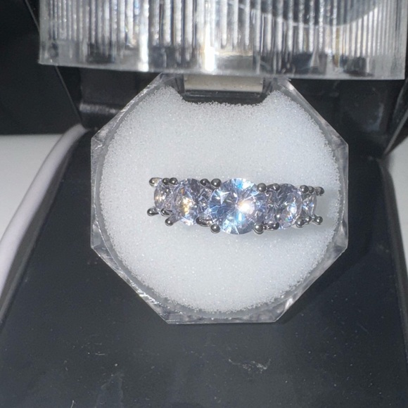 Symmetrical Silver  Five Stone  Zirconia Wedding Band Size 7 - Picture 7 of 16